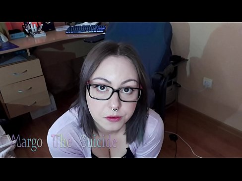 ❤️ Moza sexy con lentes chupa un consolador profundamente ante a cámara Vídeo porno na pornografía gl.sexygirlspics.ru ﹏