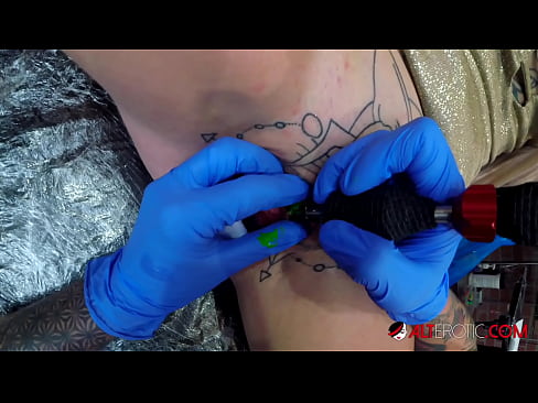 ❤️ Sully Savage, moi tatuada, tatuouse no clítoris Vídeo porno na pornografía gl.sexygirlspics.ru ﹏
